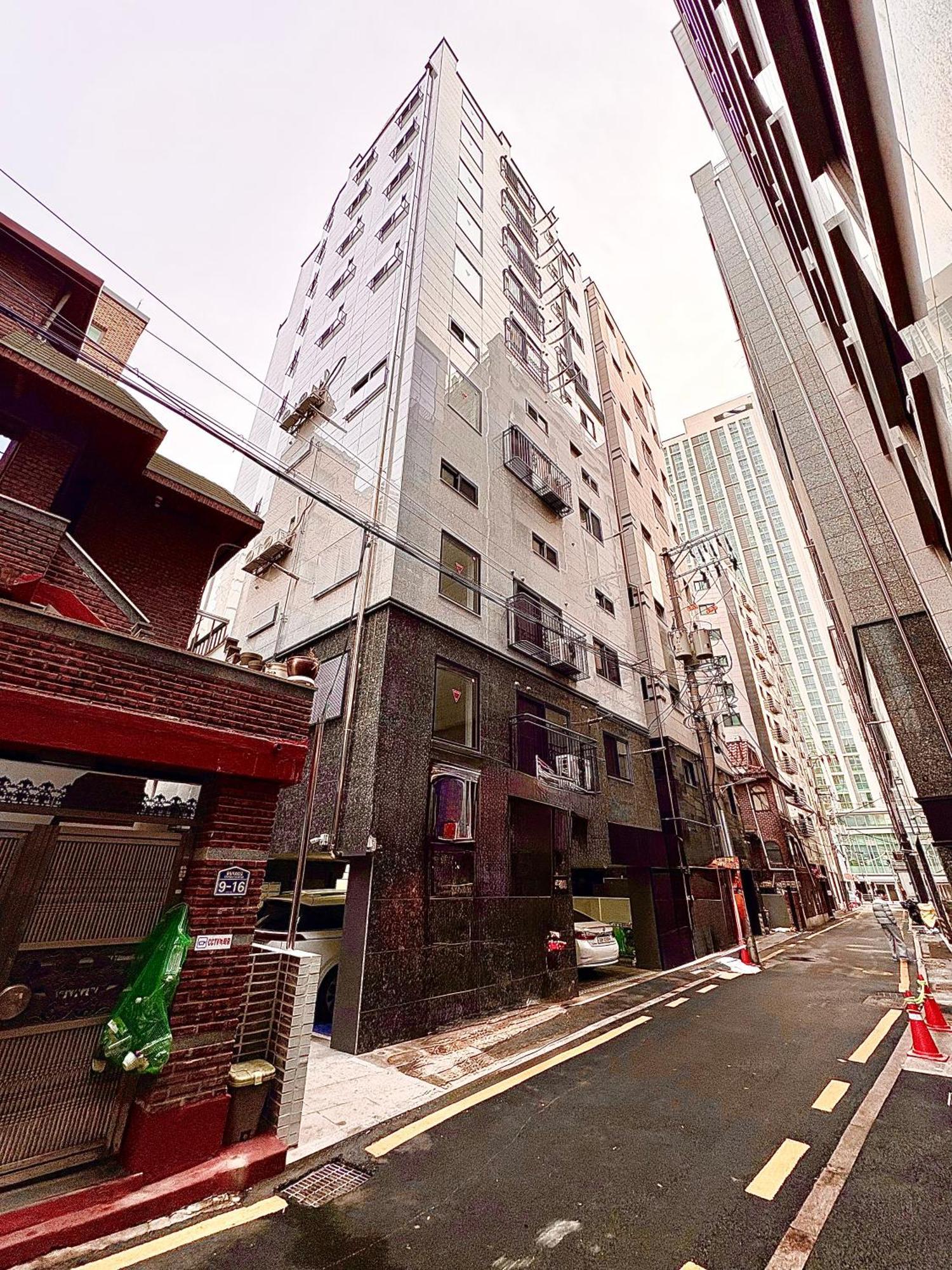 Goyomi, * Seoul